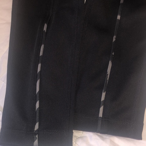 Nike One Older Girls' Mid-Rise Printed Leggings - Picture 5 of 7